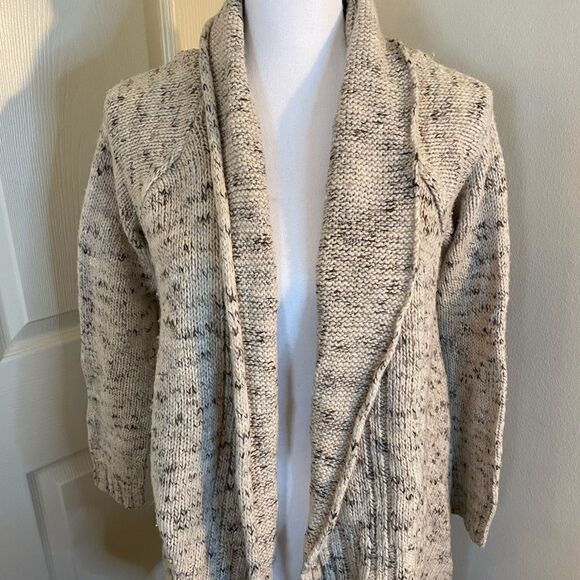 H&M cable knit cream colored sweater, small - Picture 2 of 9